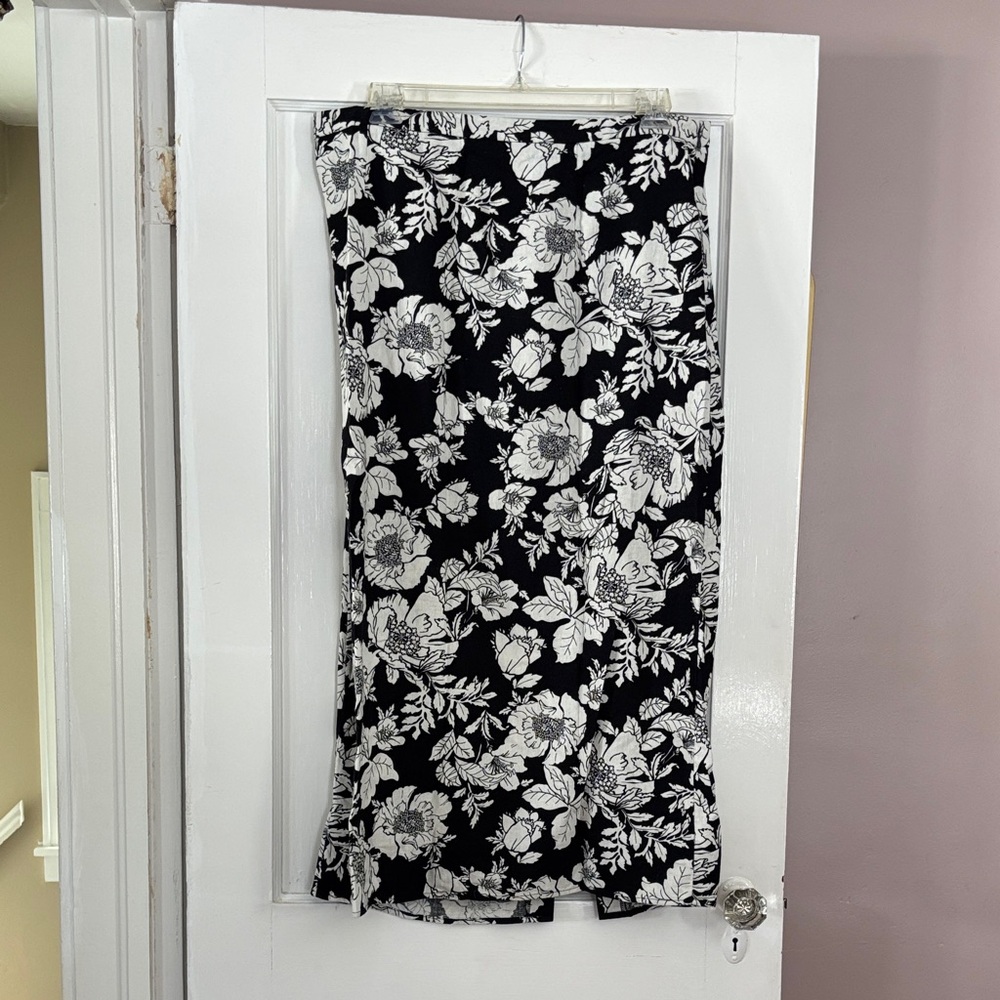 Old Navy Monochrome Floral Midi Skirt